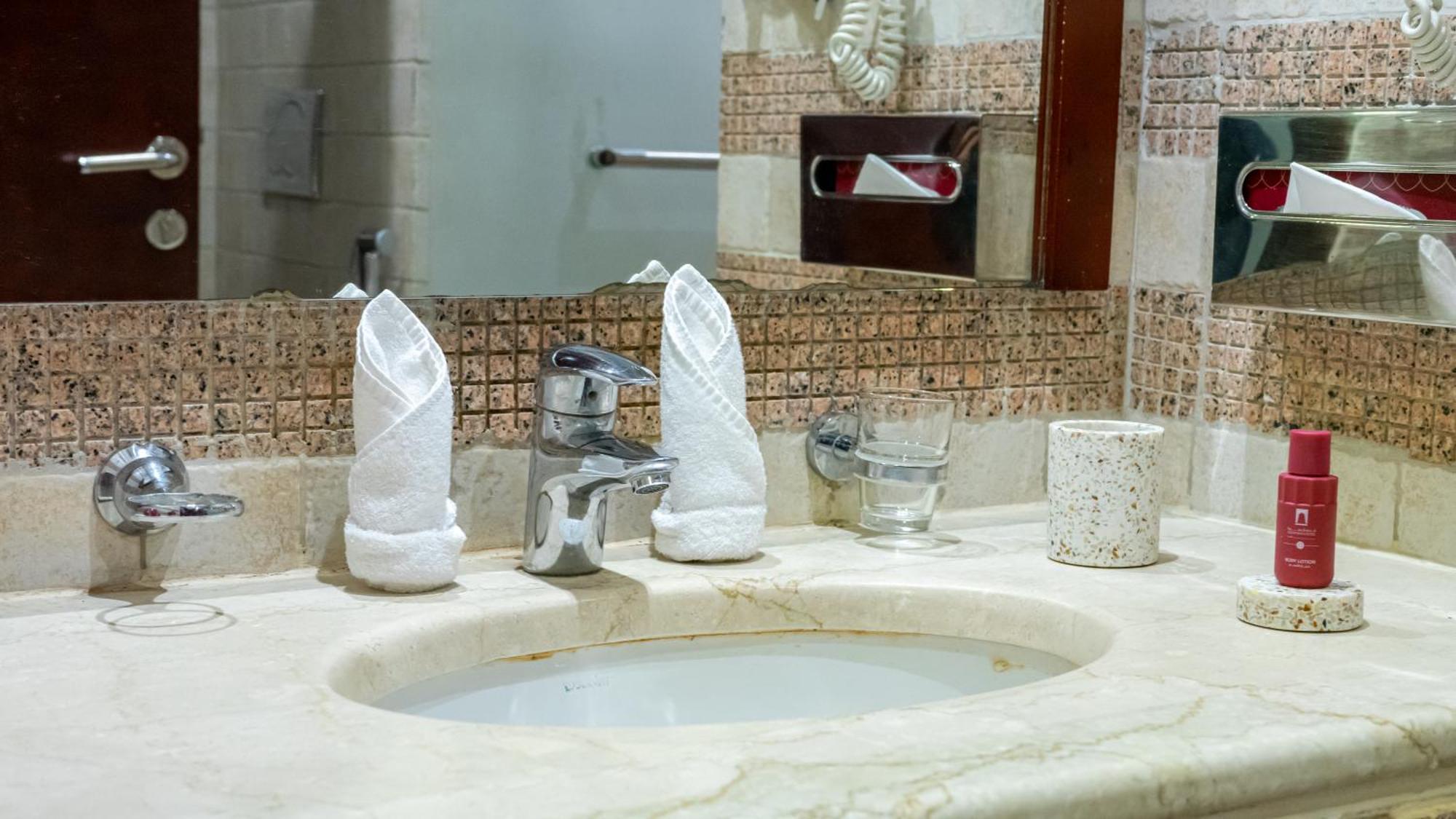 Al Safwah Hotel Third Tower 3 La Mecque Extérieur photo A bathroom sink